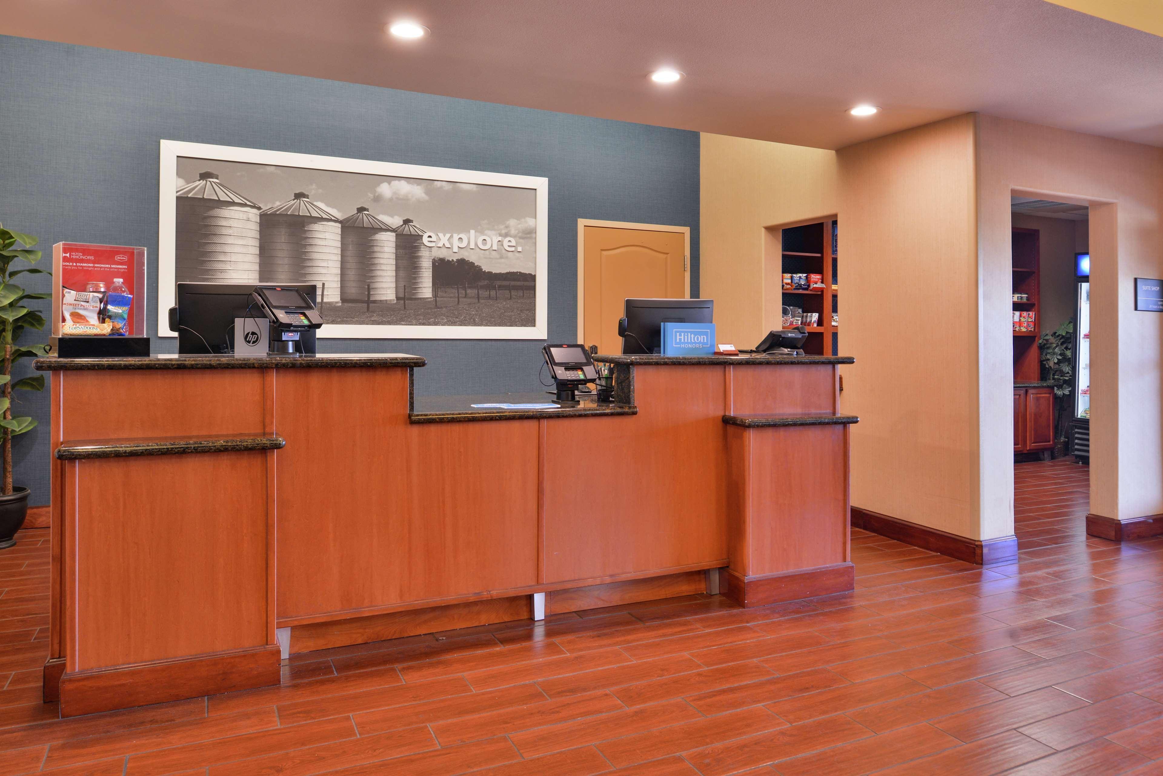 Hampton Inn & Suites Woodland-Sacramento Area Exterior photo