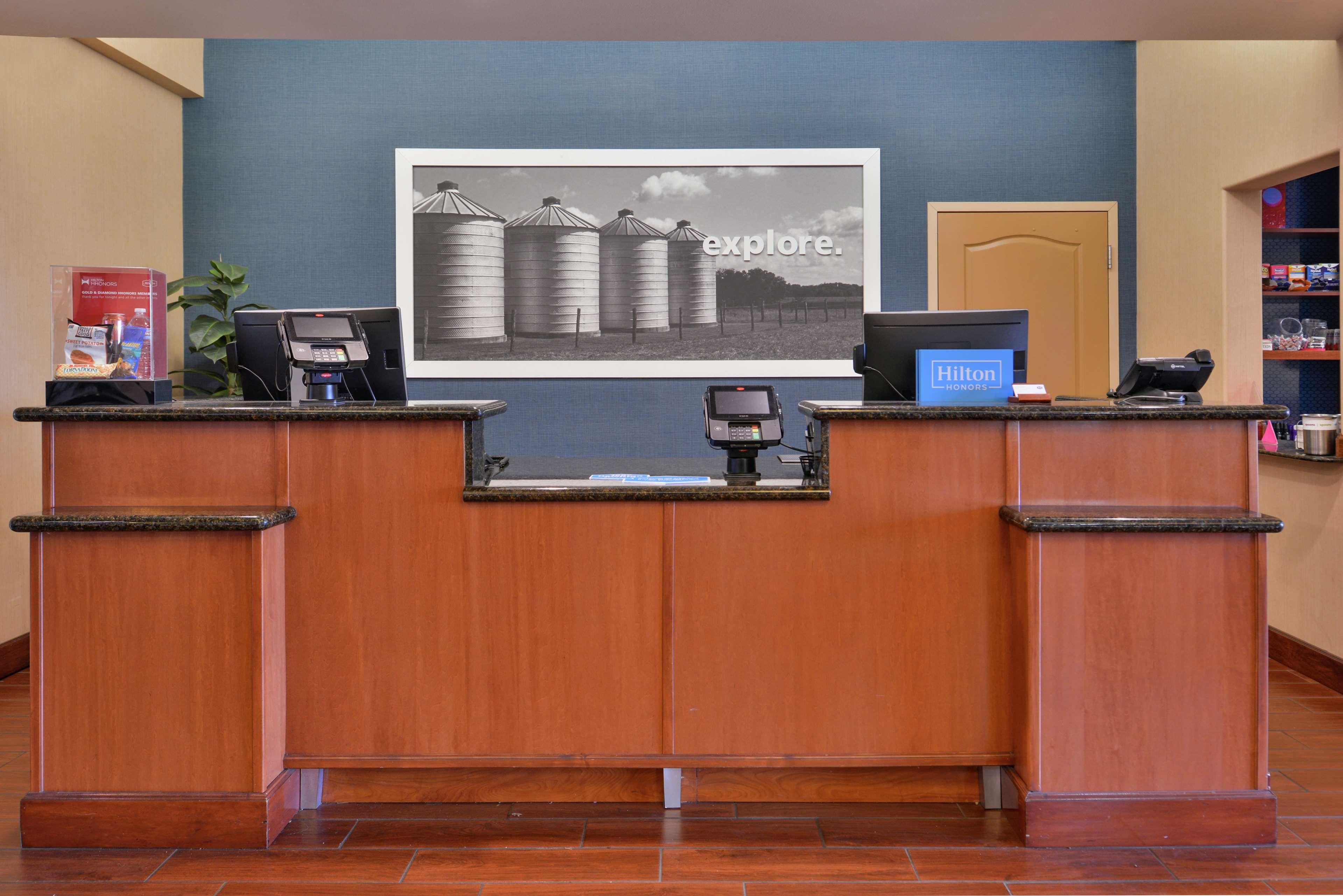 Hampton Inn & Suites Woodland-Sacramento Area Exterior photo