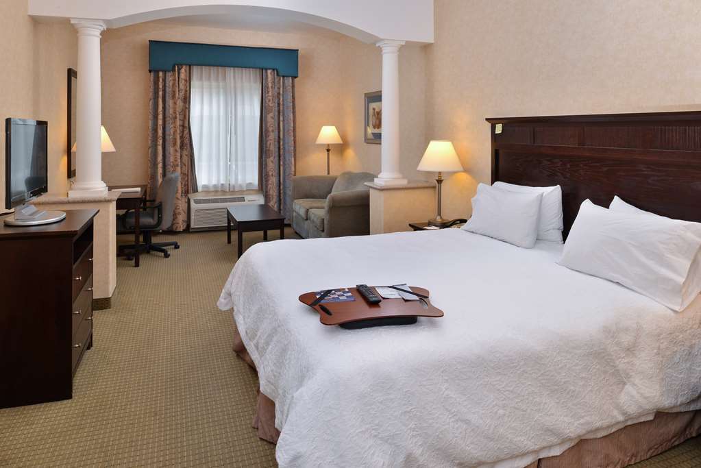 Hampton Inn & Suites Woodland-Sacramento Area Room photo